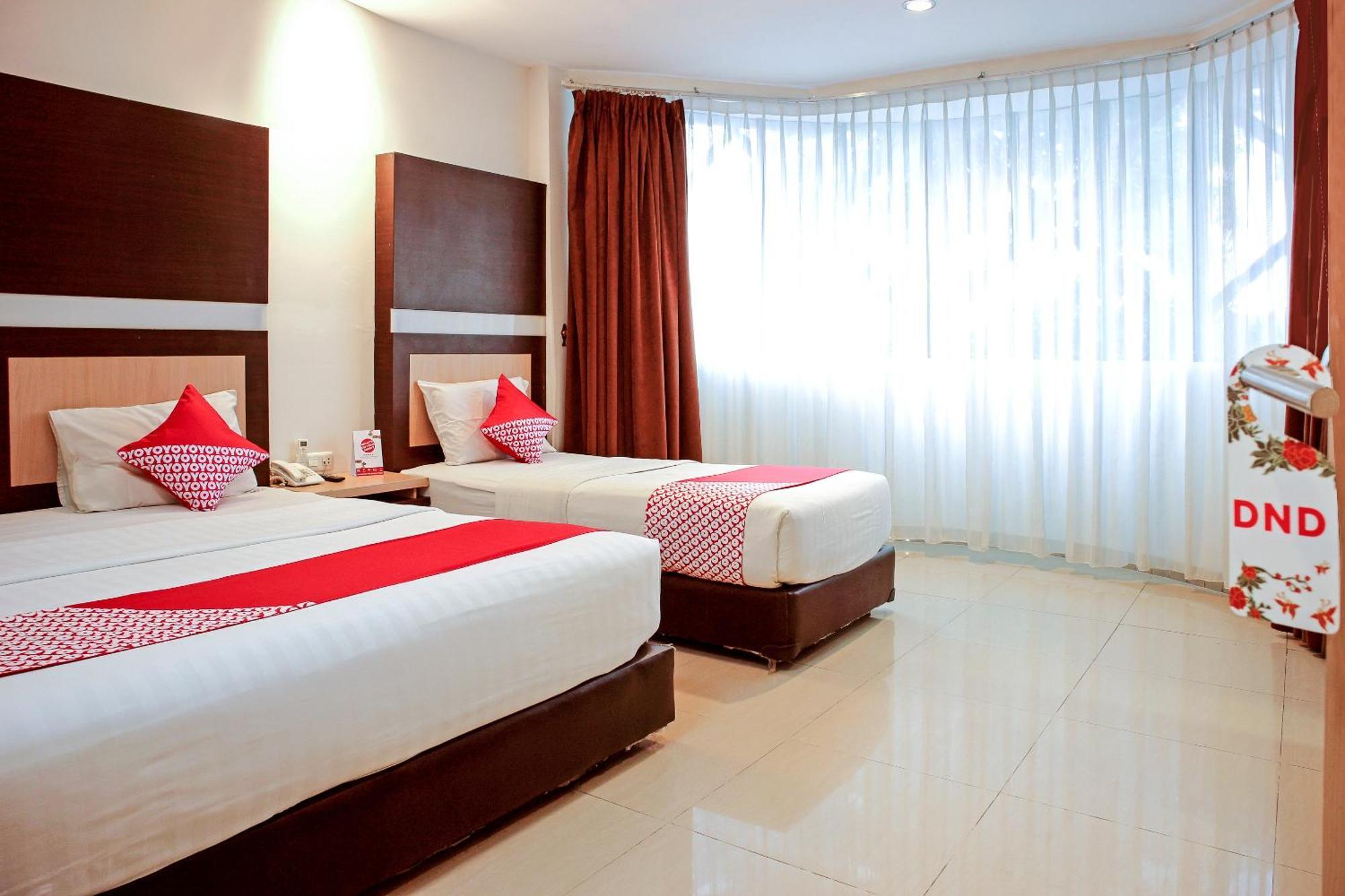 Oyo 1009 Hotel Bumi Malaya Medan Exterior foto